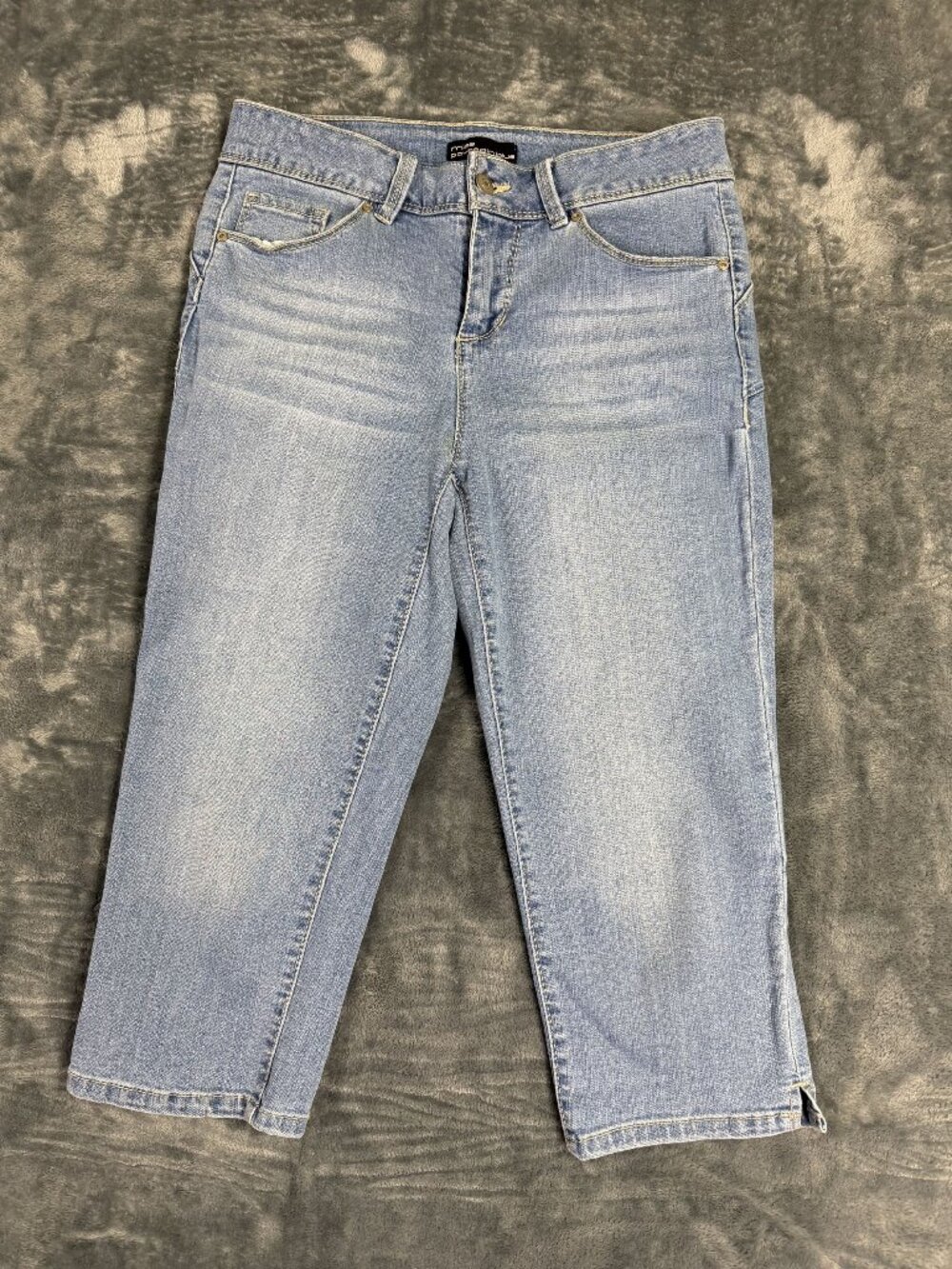 Miss Poured In Blue Women's Size 4 Blue Capri Pants Pre-Owned Good